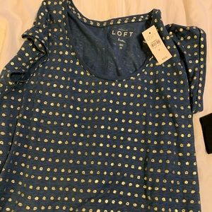 Shirt with gold extra charming details